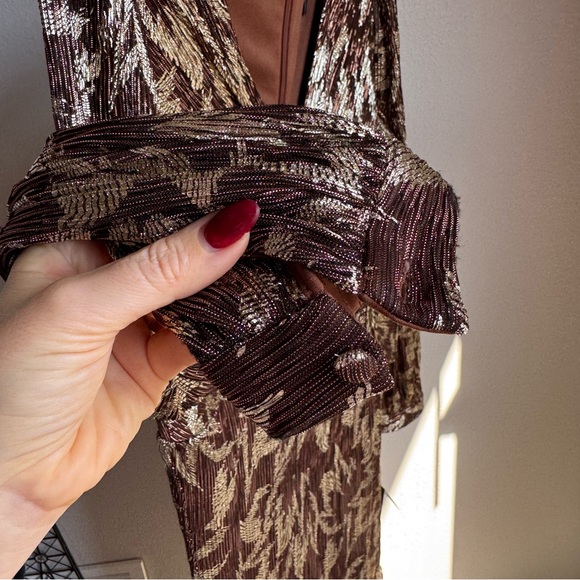 NWT Adrianna Papell V-Neck Palm Leaf Metallic Crinkle Knit Faux Wrap Dress Sz 8 - Picture 7 of 11